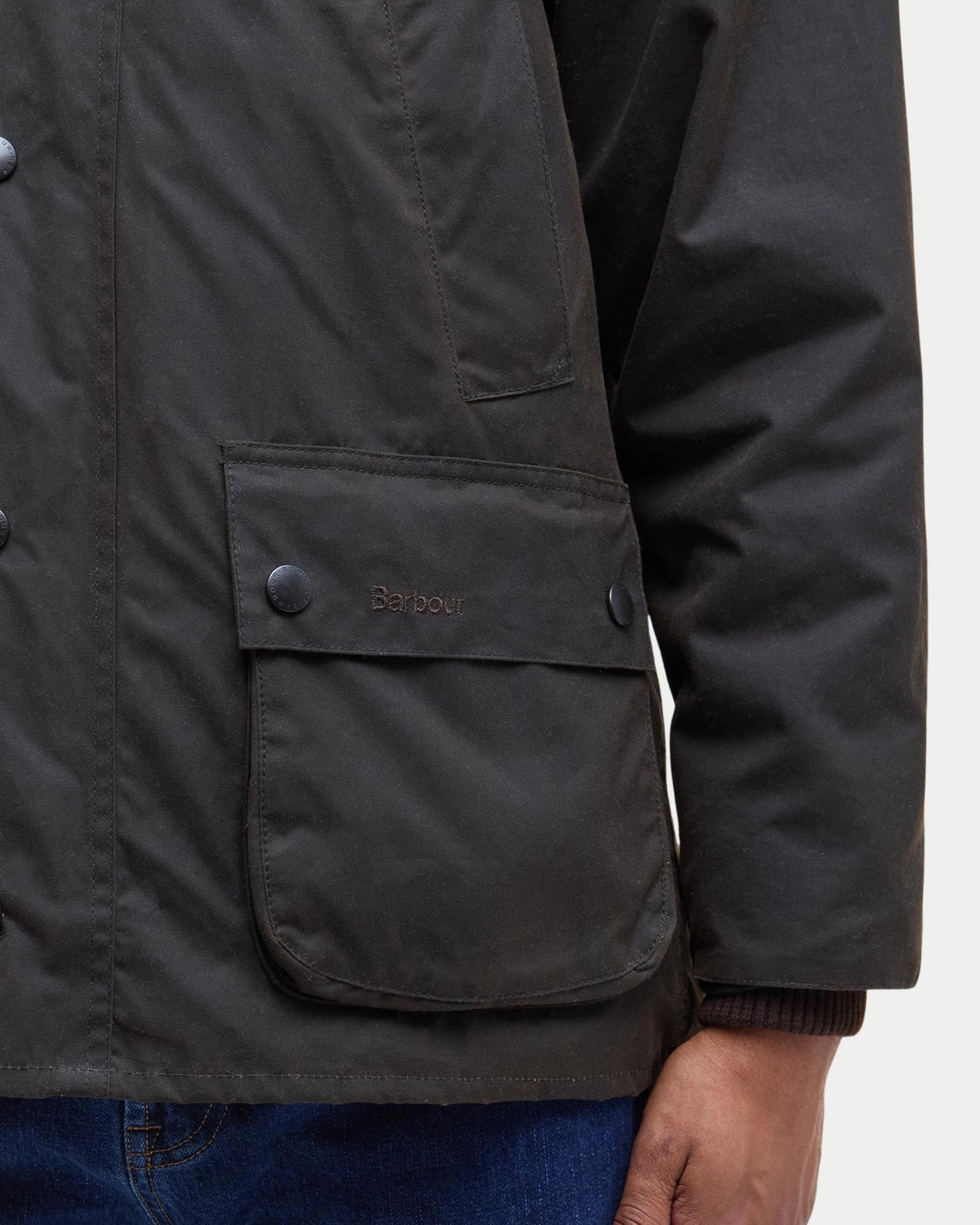 Barbour Classic Bedale® Waxed Jacket Olive — Relaxte pasvorm, middelzwaar gewaxt katoen | Stuen Store Tilburg