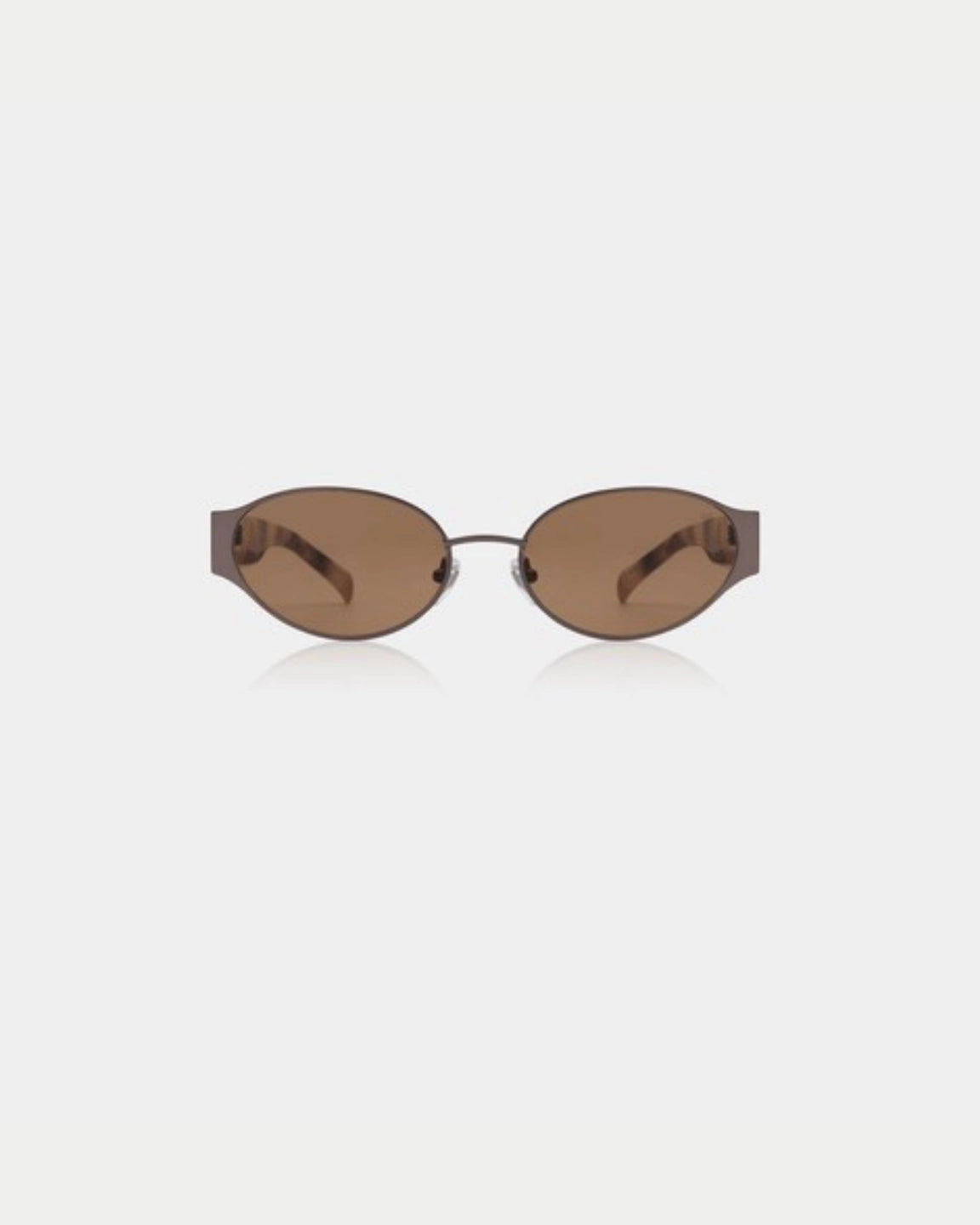 A. Kjærbede Bella Matte Brown Cookie Dough — compacte zonnebril met ovale 90's glazen en Zonnebril | Stuen Store Tilburg