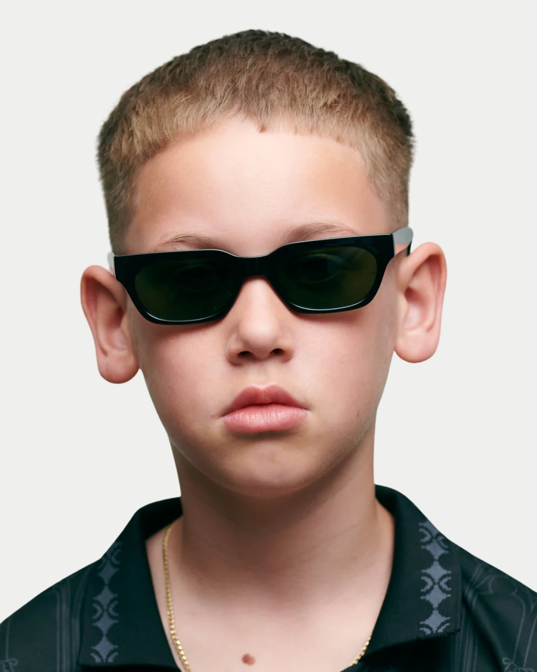 A. Kjærbede Bror Black Junior, Zwarte zonnebril | Stuen Store Tilburg