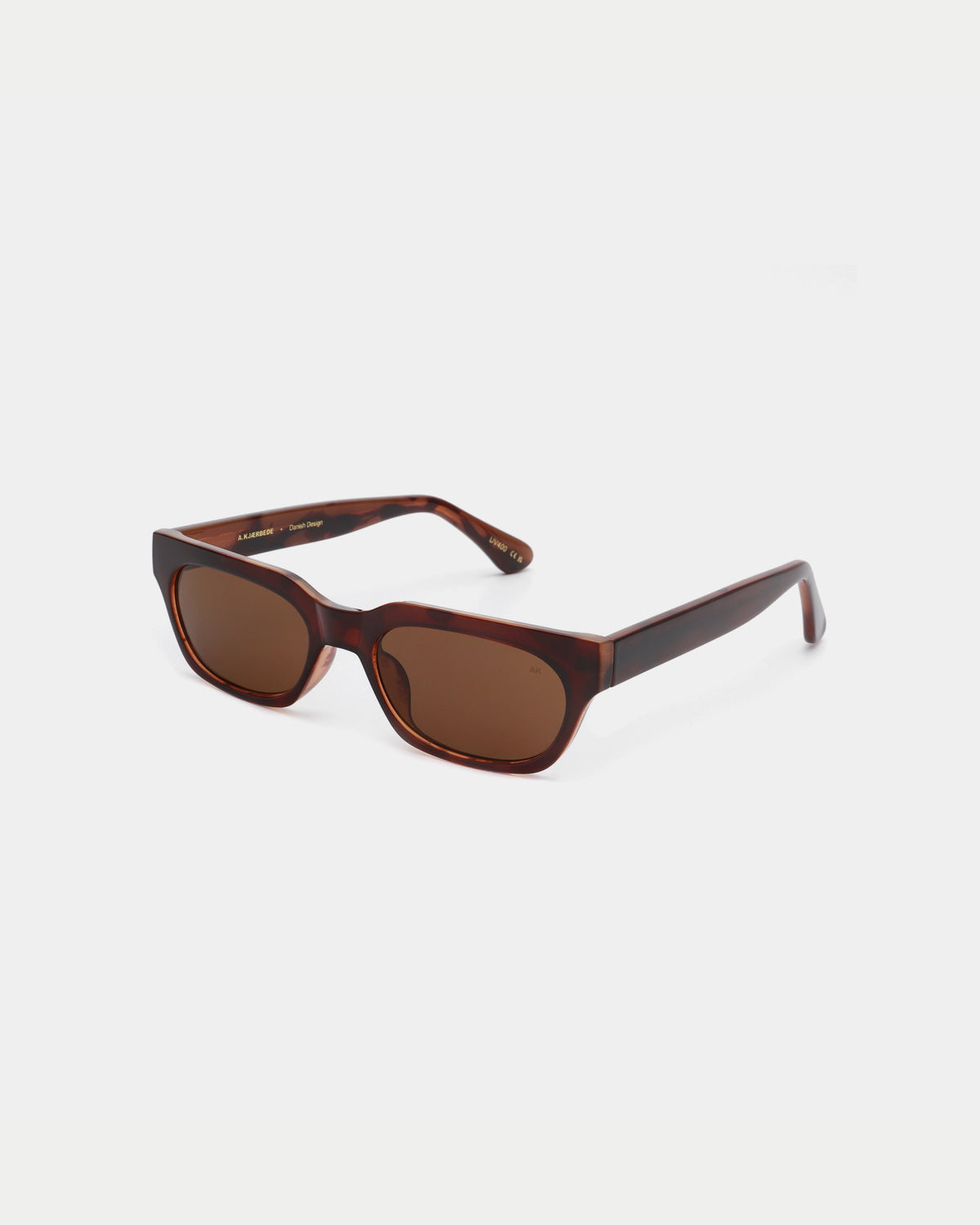 A. Kjærbede Bror Demi Tortoise / Brown — perfect scherpe, lineaire lijnen in combinatie met Zonnebril | Stuen Store Tilburg