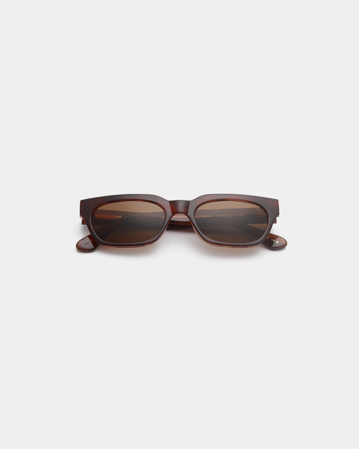 A. Kjærbede Bror Demi Tortoise / Brown — perfect scherpe, lineaire lijnen in combinatie met Zonnebril | Stuen Store Tilburg