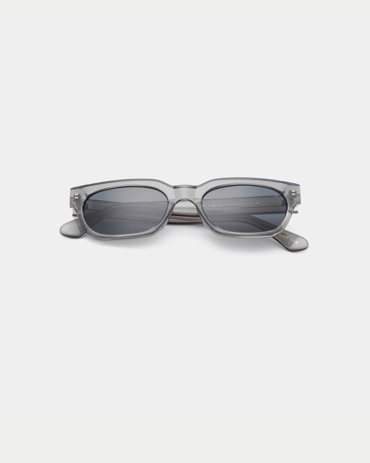 A. Kjærbede Bror Grey Transparent — perfect scherpe, lineaire lijnen in combinatie met Zonnebril | Stuen Store Tilburg