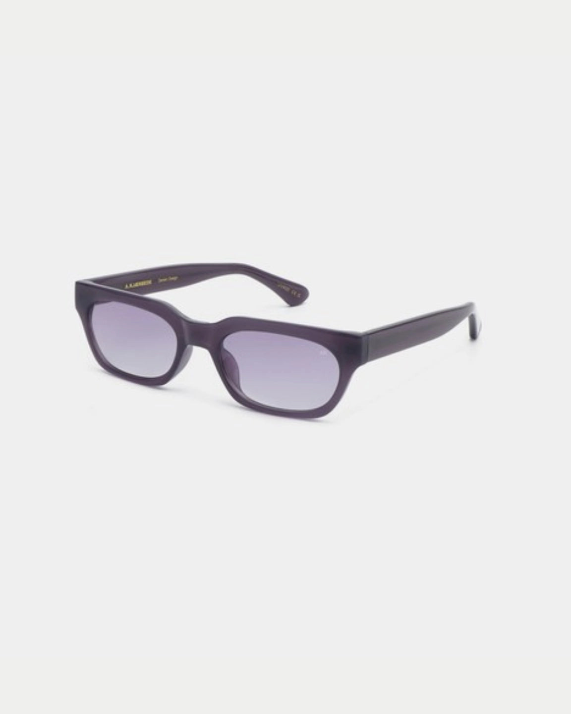A. Kjærbede Bror Shadow — perfect scherpe, lineaire lijnen in combinatie met Zonnebril | Stuen Store Tilburg