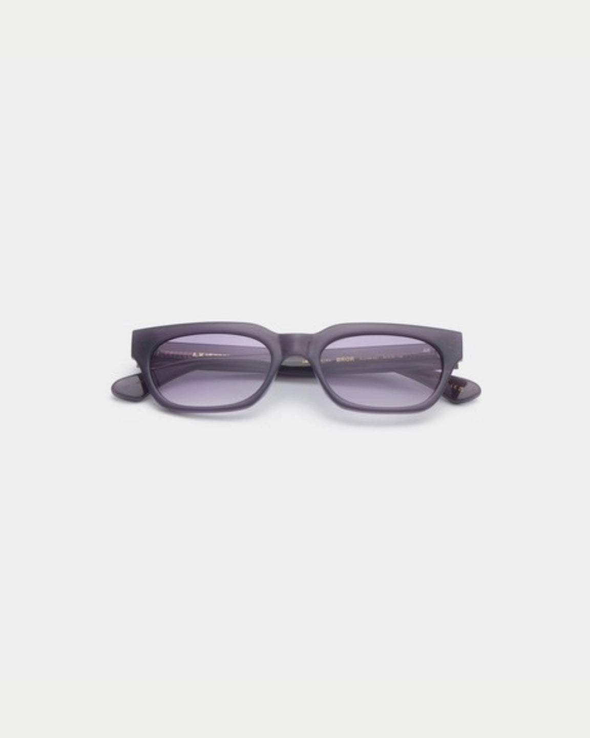 A. Kjærbede Bror Shadow — perfect scherpe, lineaire lijnen in combinatie met Zonnebril | Stuen Store Tilburg