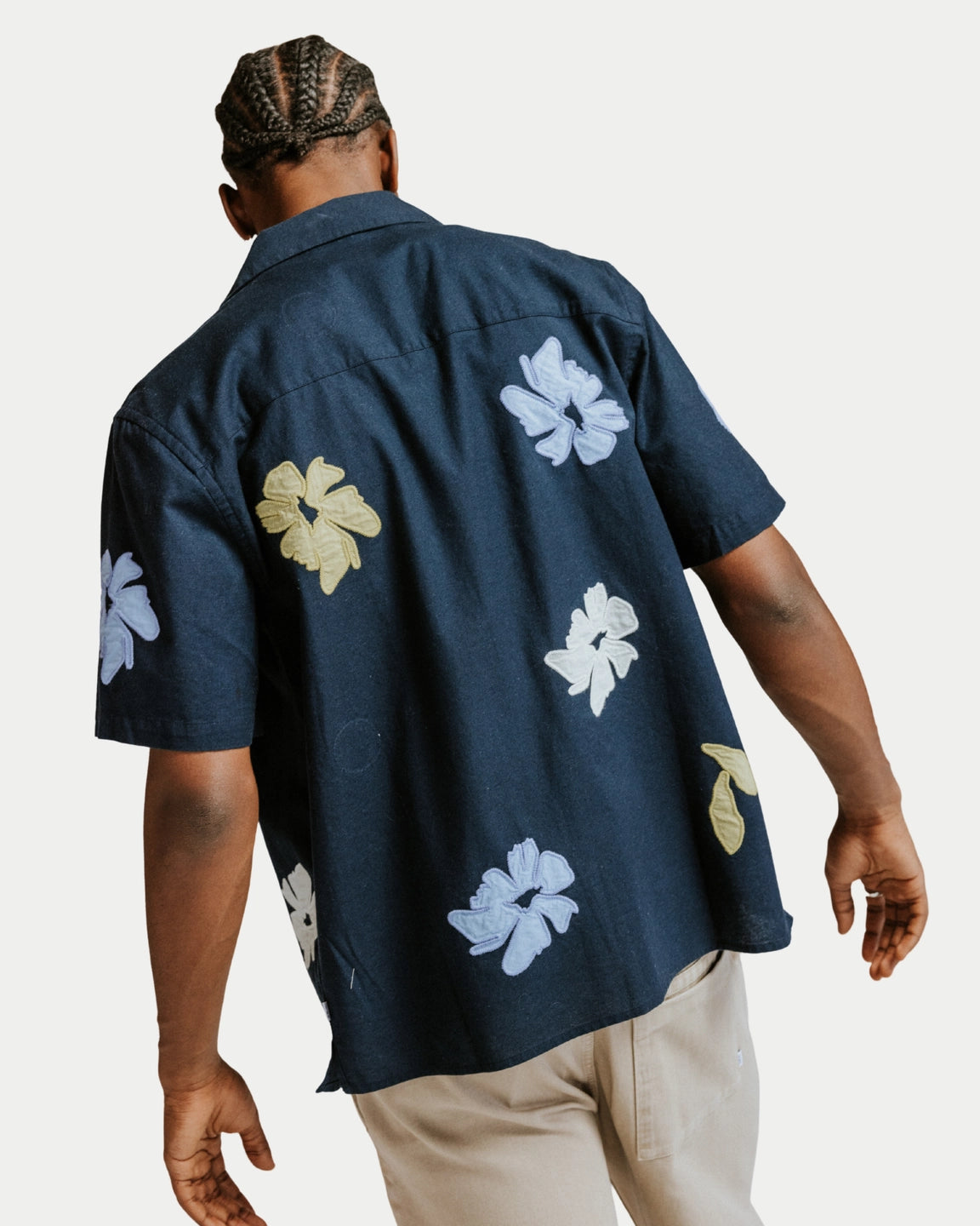 Wax London Didcot Shirt Flower Applique Navy/Multi - Stuen Store Tilburg | De beste herenkleding en -accessoires