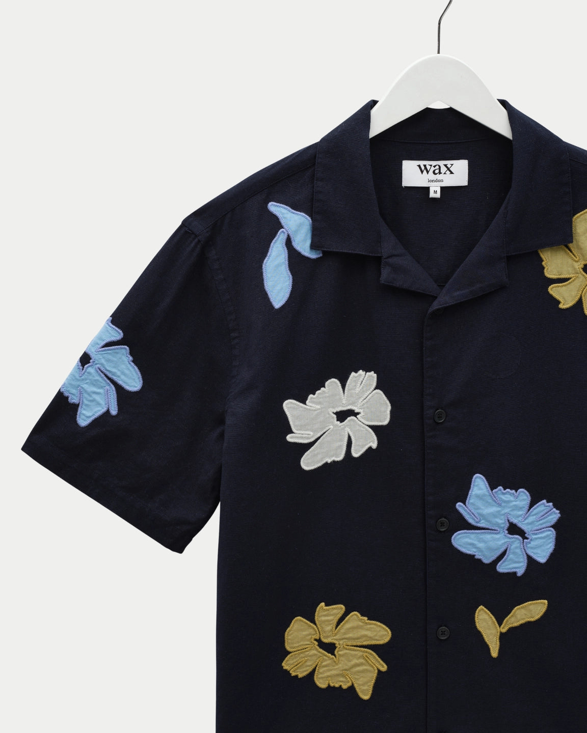 Wax London Didcot Shirt Flower Applique Navy/Multi - Stuen Store Tilburg | De beste herenkleding en -accessoires