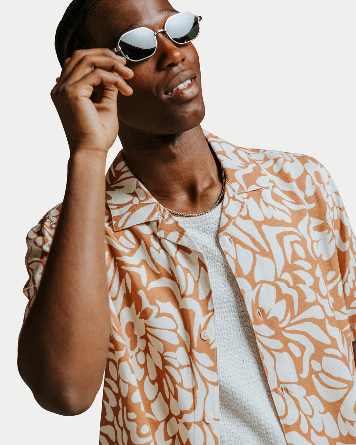 Wax London Didcot Shirt Two Tone Floral Tan/Beige — 100% viscose Overhemd | Stuen Store Tilburg