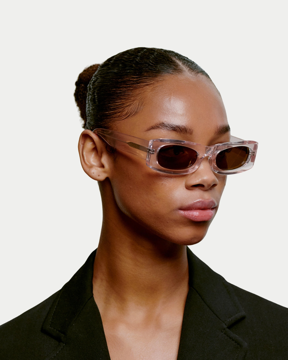 A. Kjærbede Frida Galatic Pink — op de jaren 70 geïnspireerde zonnebril Frida heeft Zonnebril | Stuen Store Tilburg