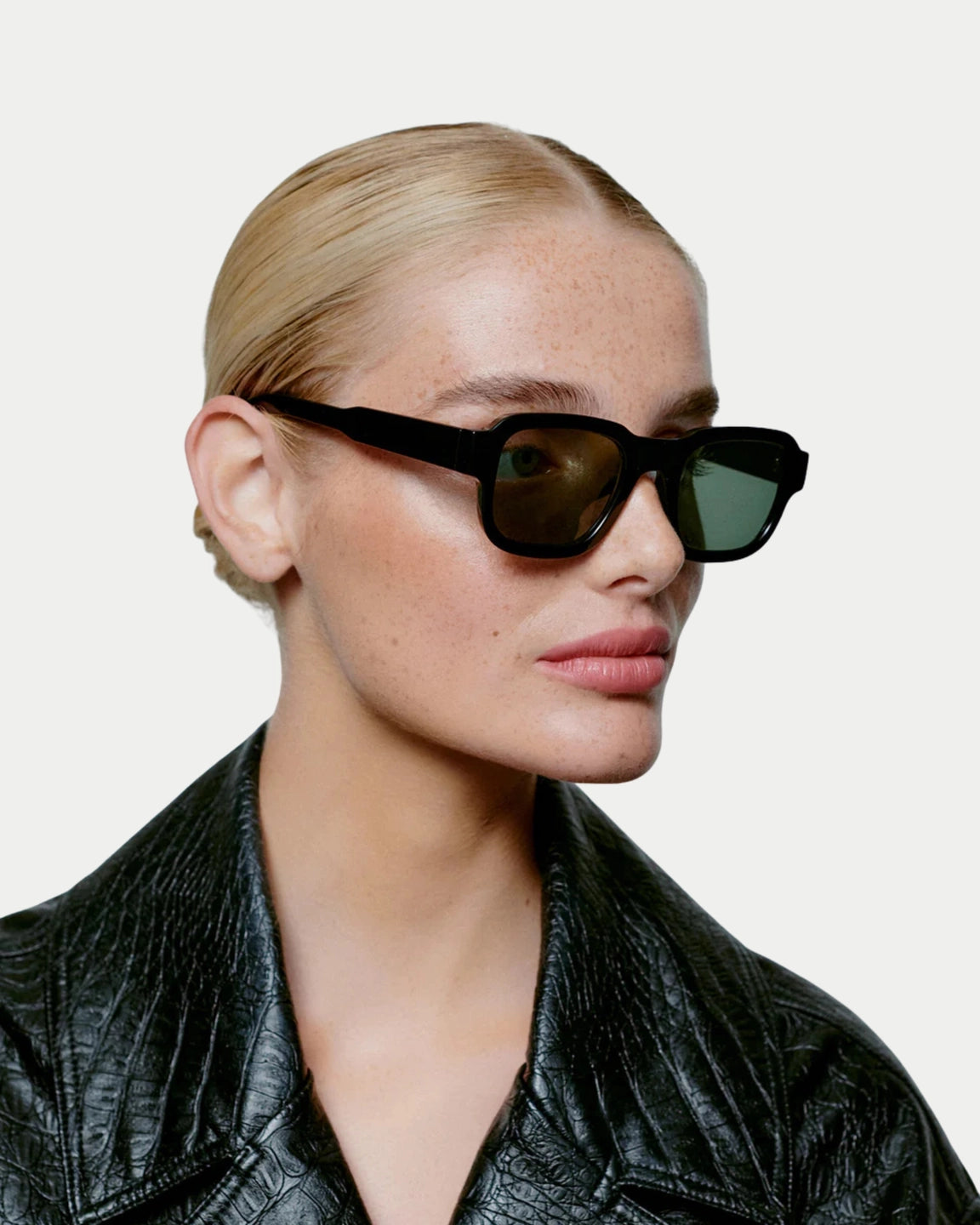 A. Kjærbede Halo Black — Van casual basics tot een meer geklede styling Zonnebril | Stuen Store Tilburg