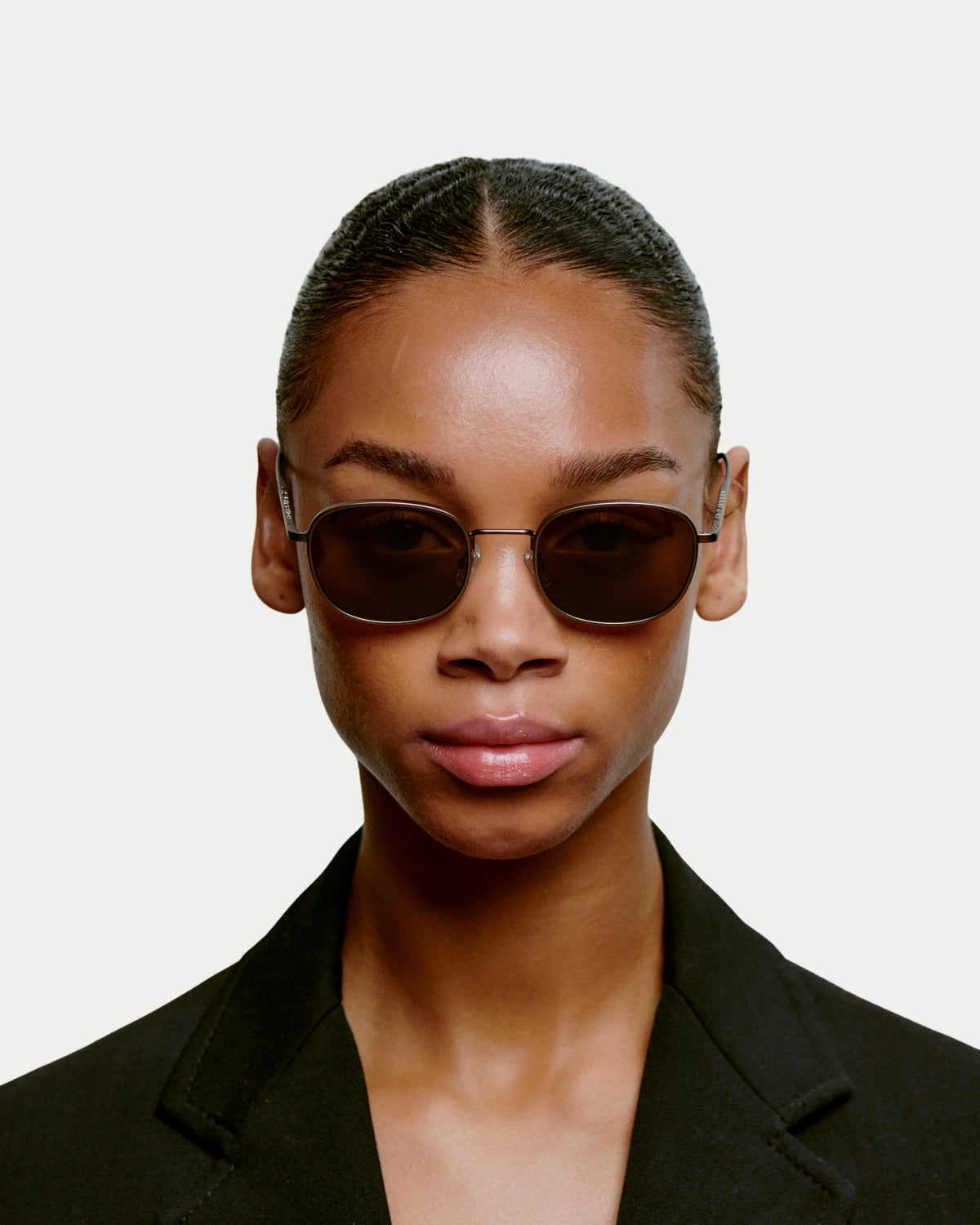 A. Kjærbede Hello Matte Brown — Klassieke filmster vibe Zonnebril | Stuen Store Tilburg