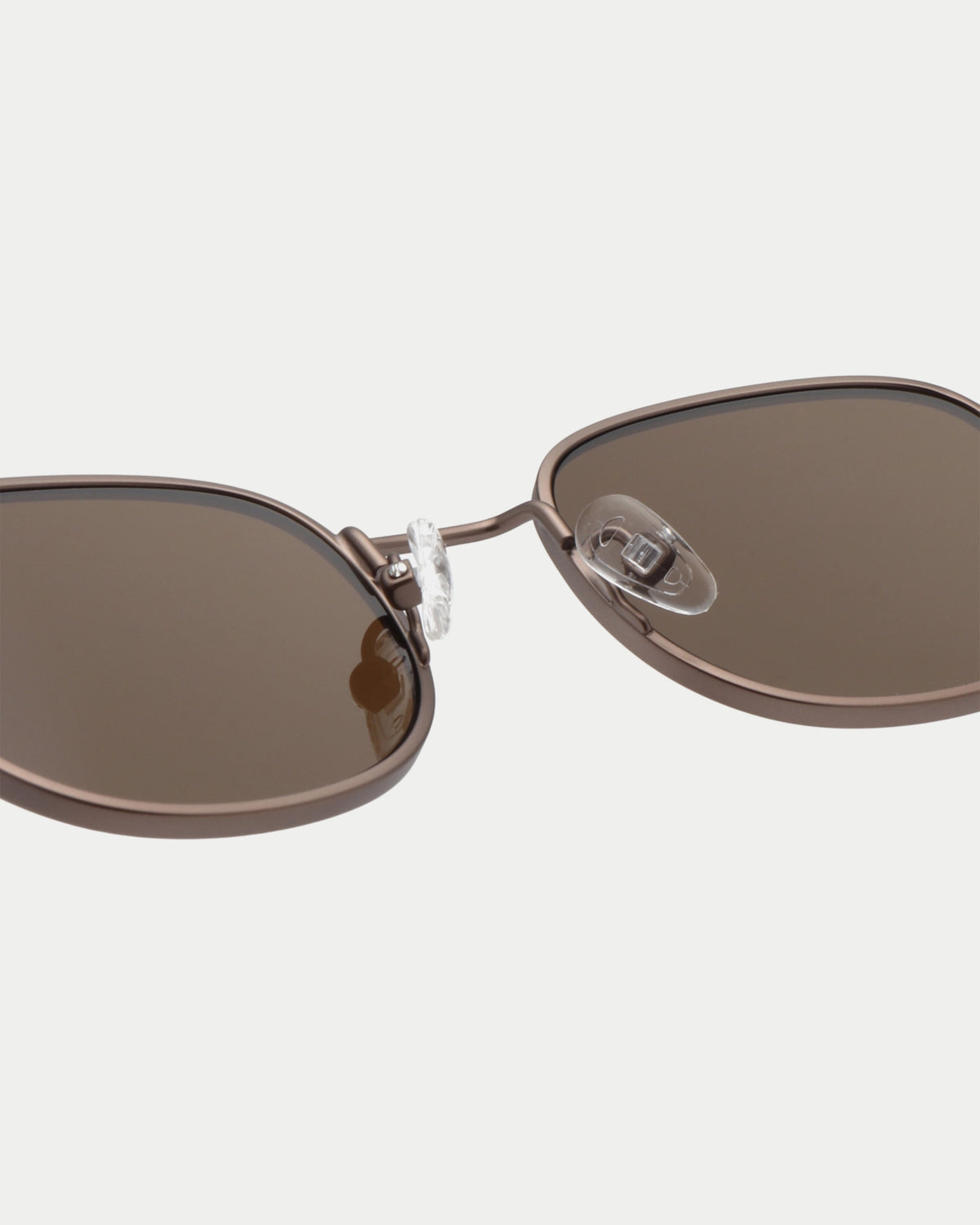 A. Kjærbede Hello Matte Brown — Klassieke filmster vibe Zonnebril | Stuen Store Tilburg