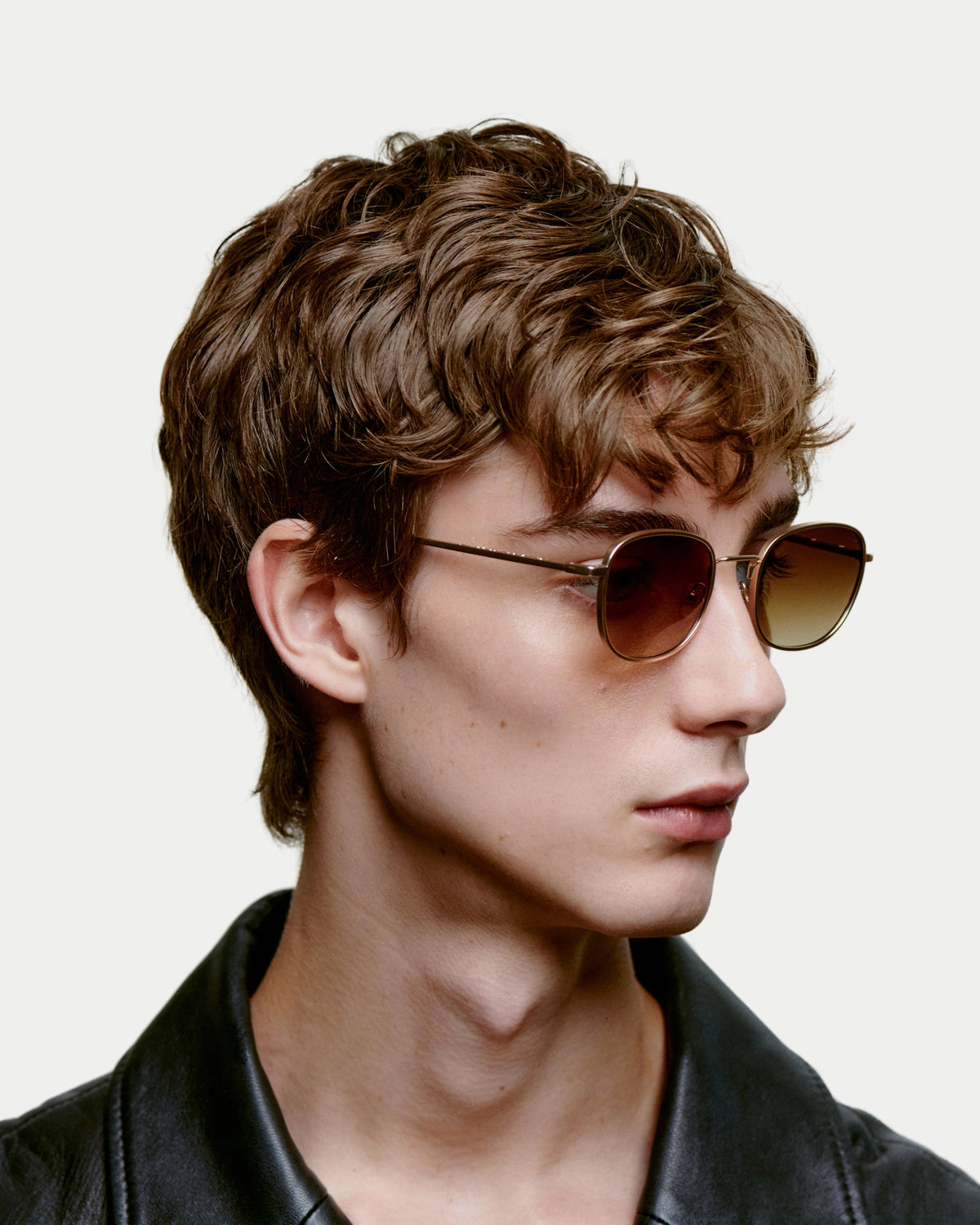 A. Kjærbede Hello Matte Gold — Klassieke filmster vibe Zonnebril | Stuen Store Tilburg