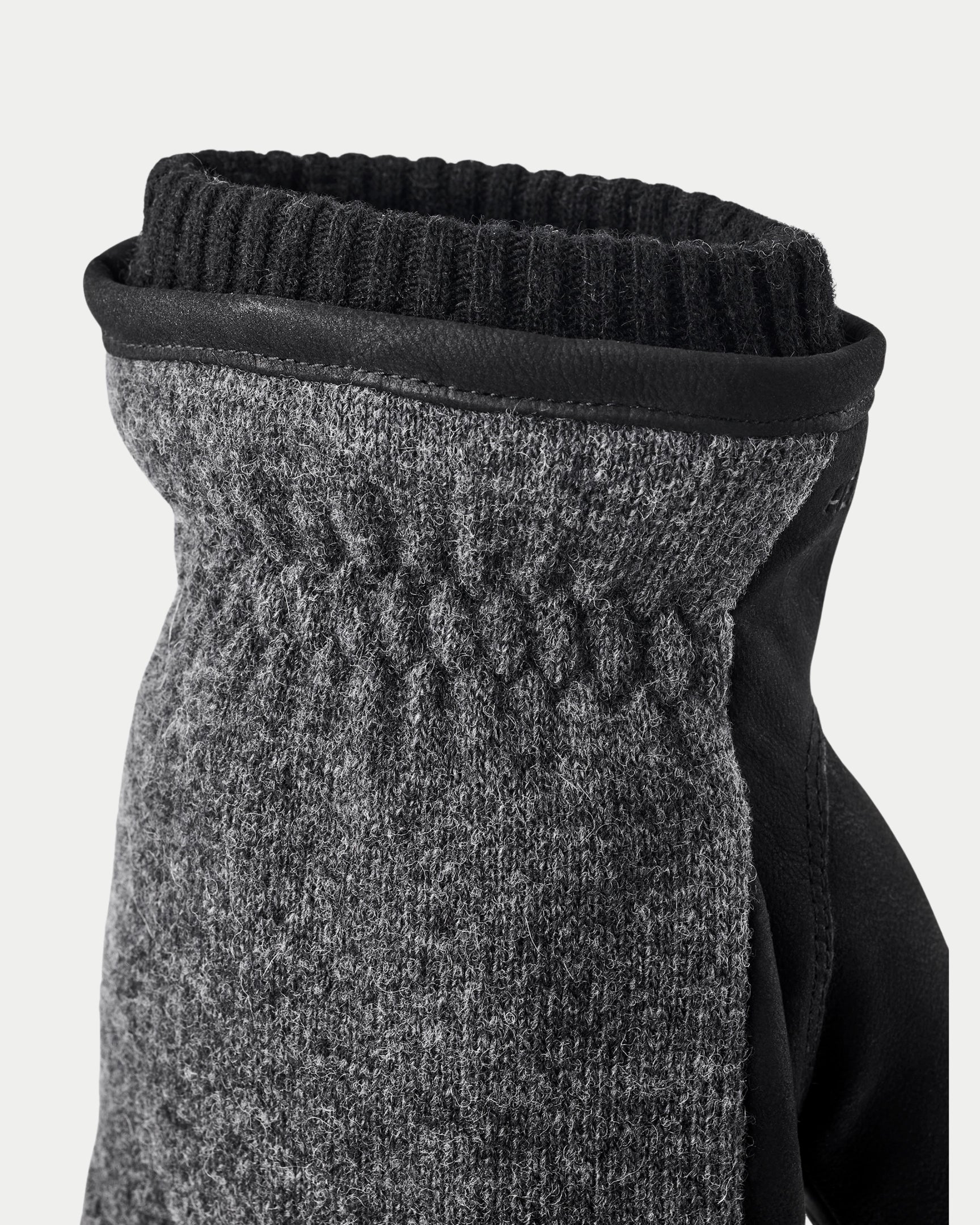 Noah Glove Charcoal & Black