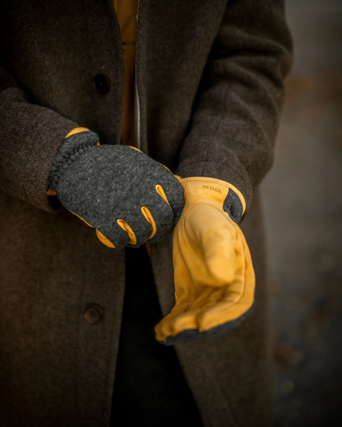 Hestra Noah Glove Charcoal & Tan — Wol | Stuen Store Tilburg
