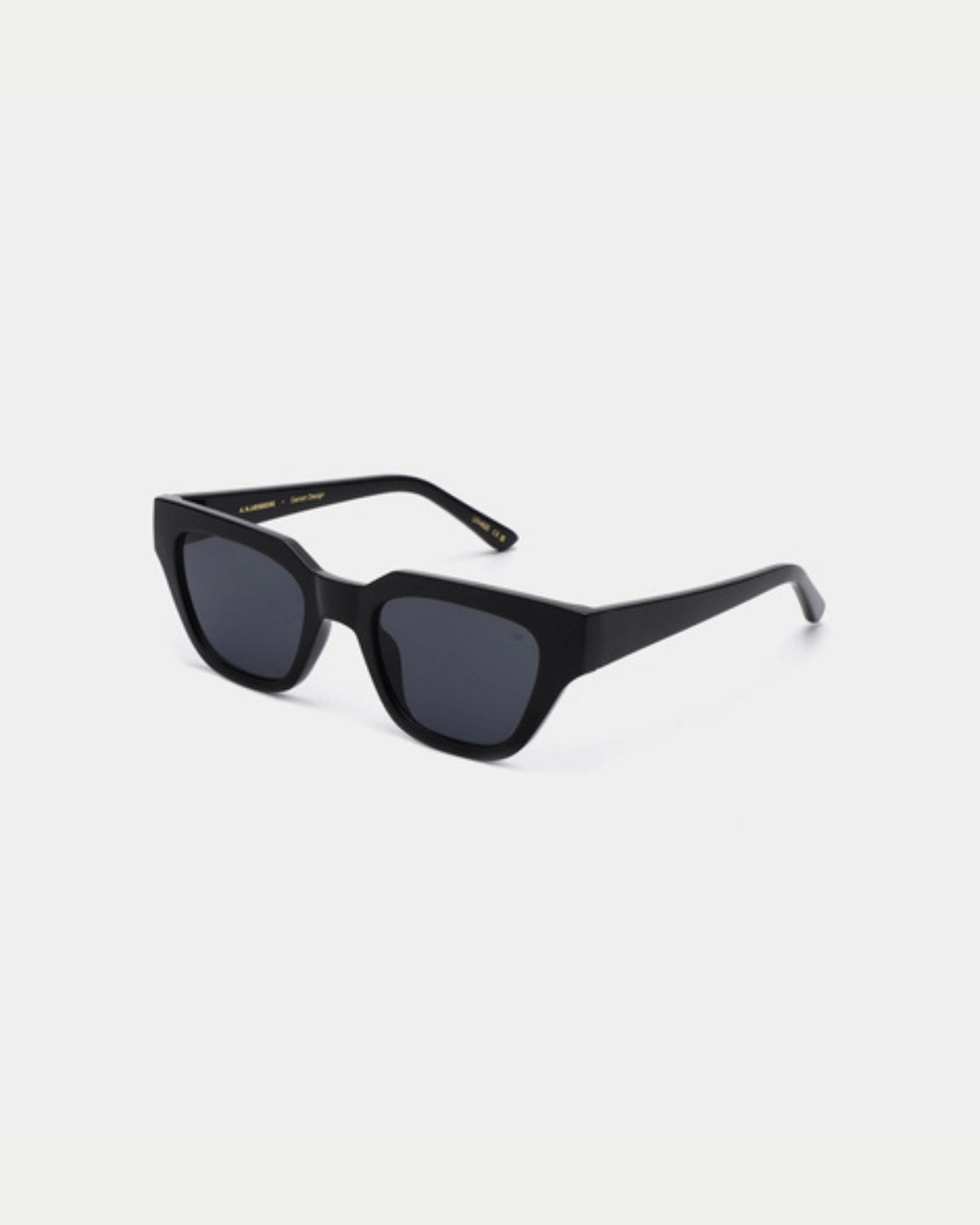 A. Kjærbede Kaws Black — is geïnspireerd op Scandinavisch minimalisme en tijdloosheid Zonnebril | Stuen Store Tilburg