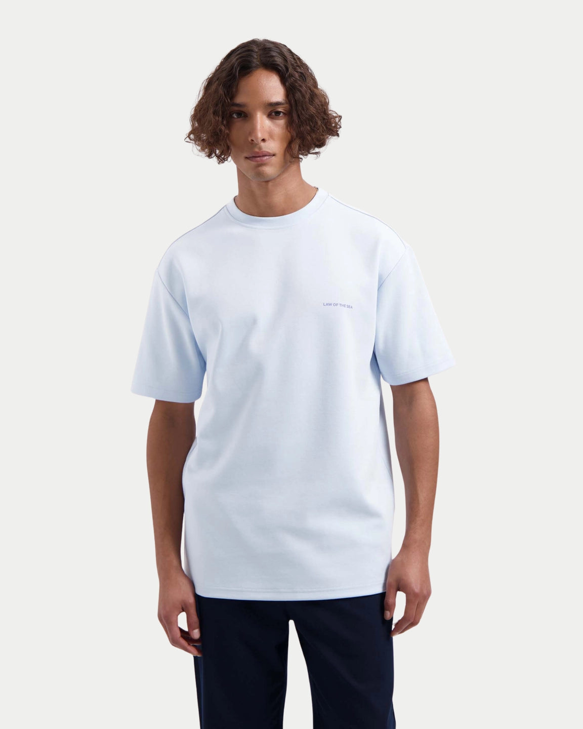 Law Of The Sea Fluid Artwork Tee Nantucket Bree — vloeibare graphic geeft een kleurrijk geheel T-shirts | Stuen Store Tilburg