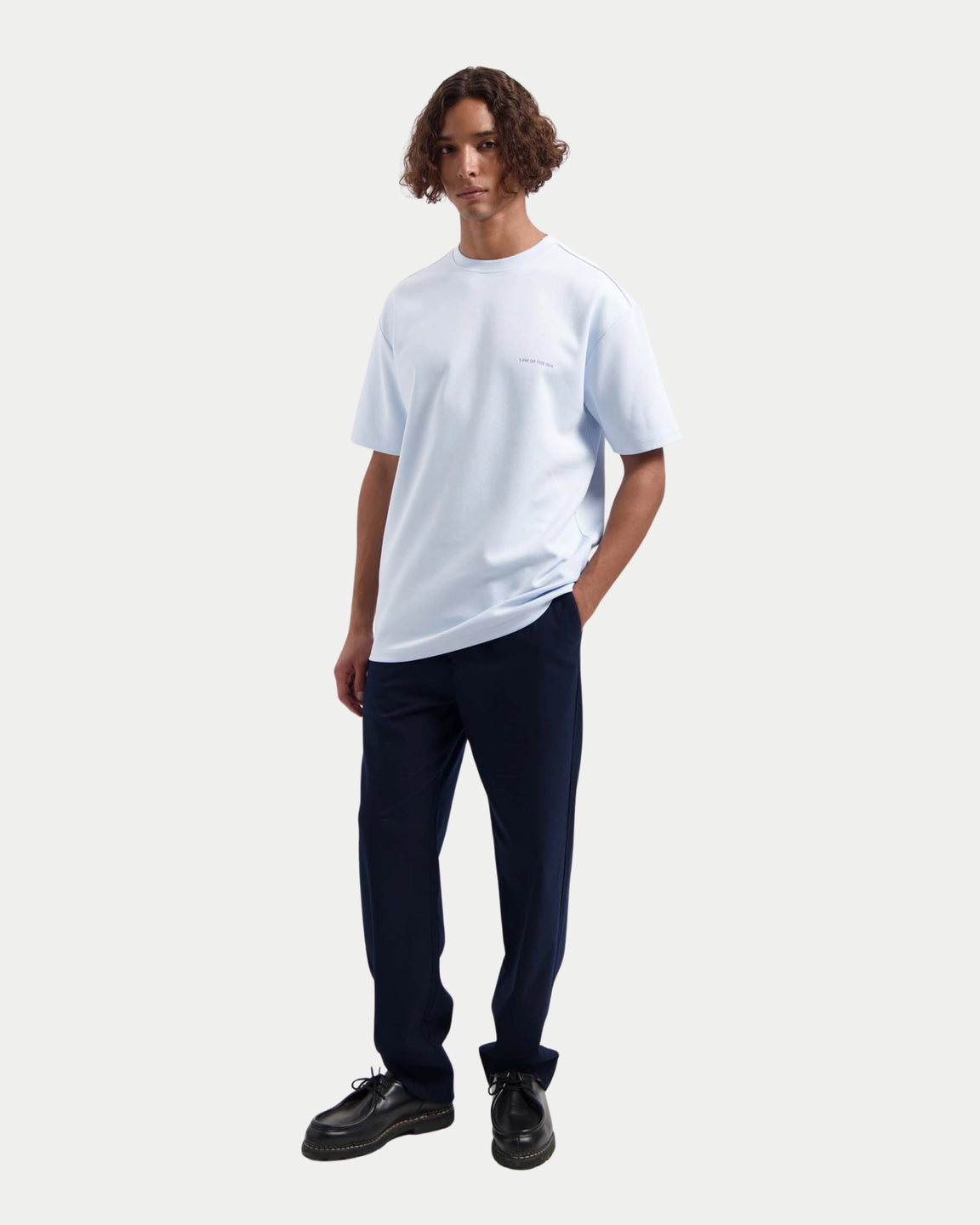 Law Of The Sea Fluid Artwork Tee Nantucket Bree — vloeibare graphic geeft een kleurrijk geheel T-shirts | Stuen Store Tilburg