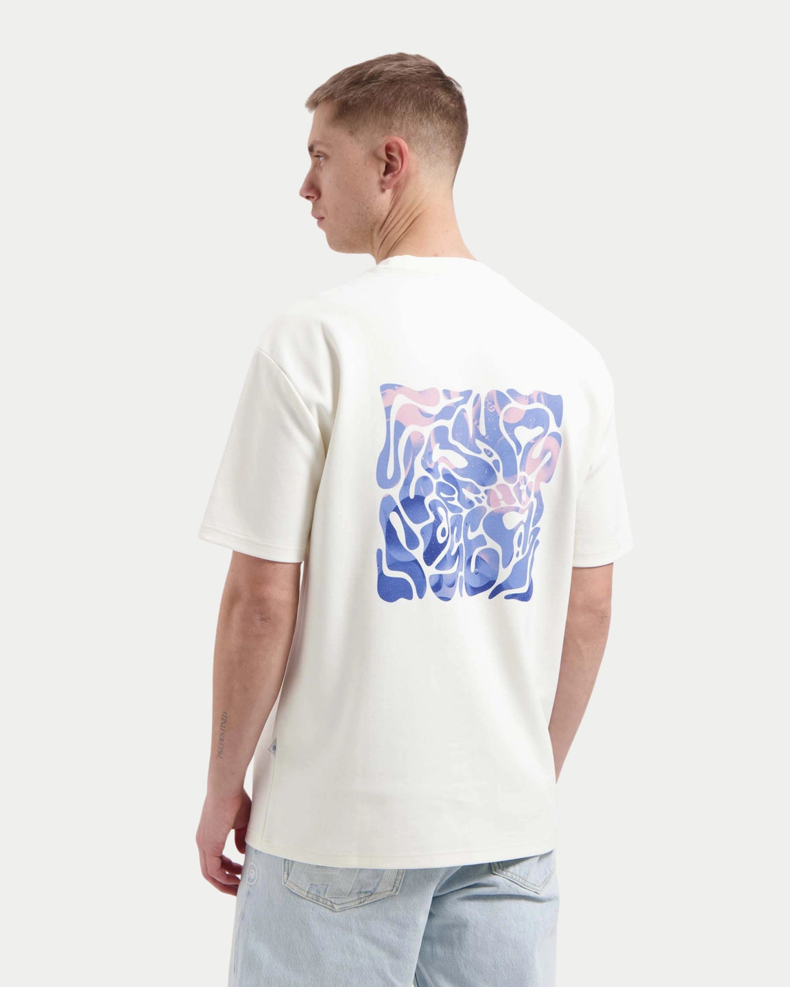 Law Of The Sea Fluid Artwork Tee Snow White - Stuen Store Tilburg | De beste herenkleding en -accessoires