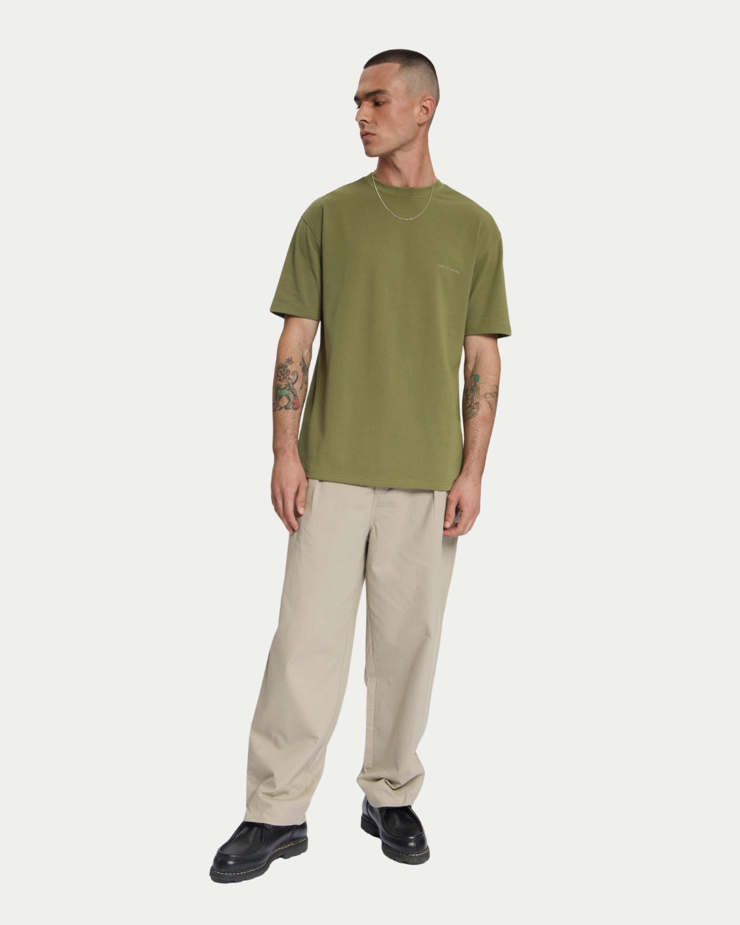 Law Of The Sea Journey Artwork T-shirt Martini Olive, Relaxte pasvorm groen t-shirt van 100% katoen | Stuen Store Tilburg
