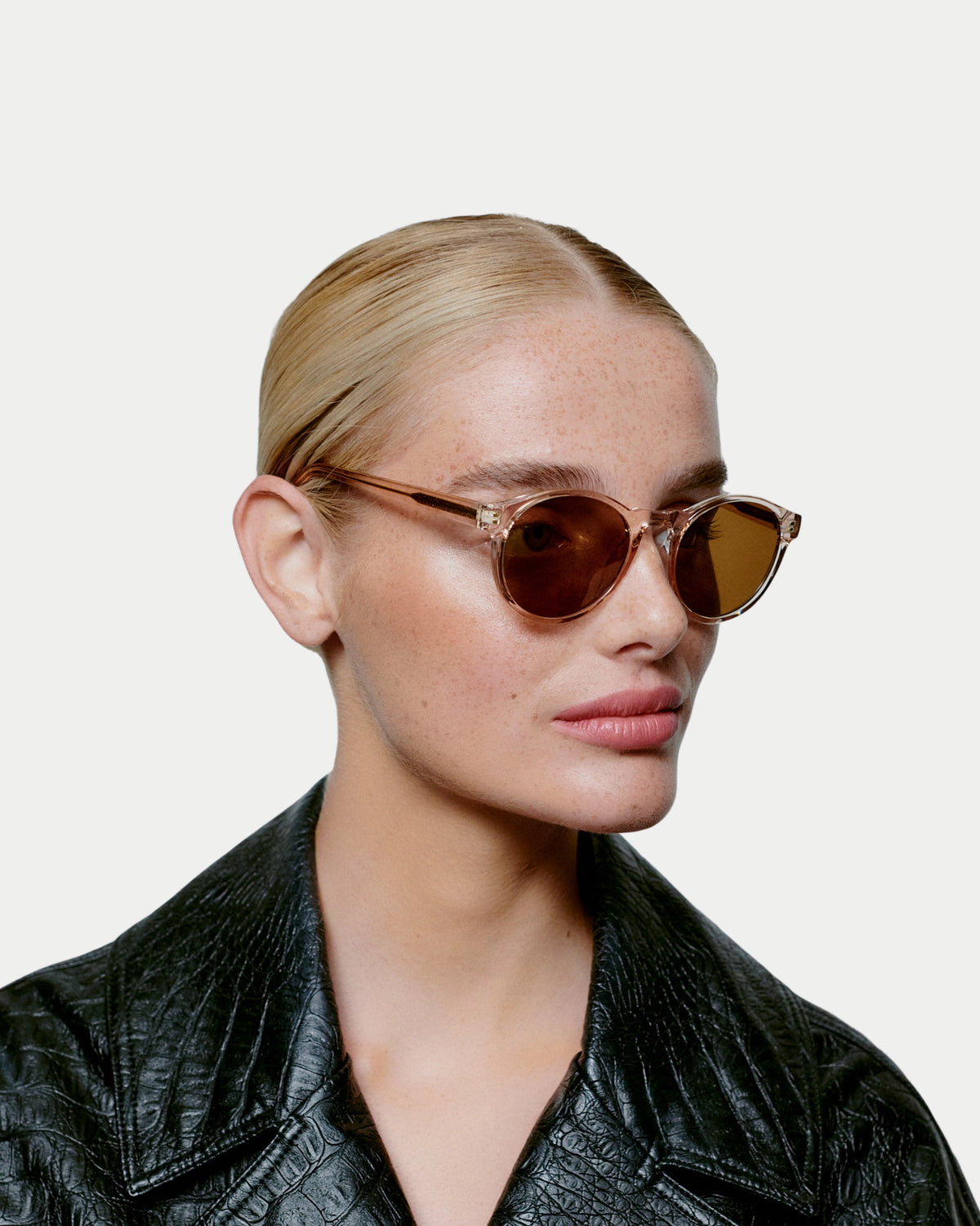 A. Kjærbede Marvin Champagne — accessoire voor alle situaties en een must-have Zonnebril | Stuen Store Tilburg