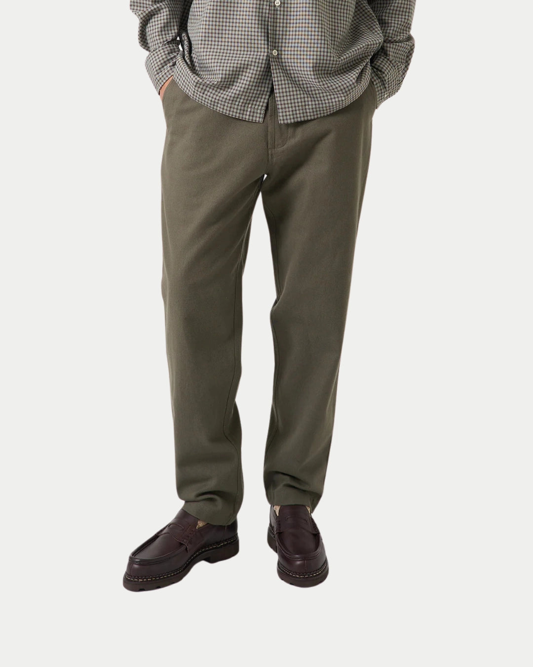 Universal Works Military Chino Brushed Moleskin Olive, Groene broek | Stuen Store Tilburg