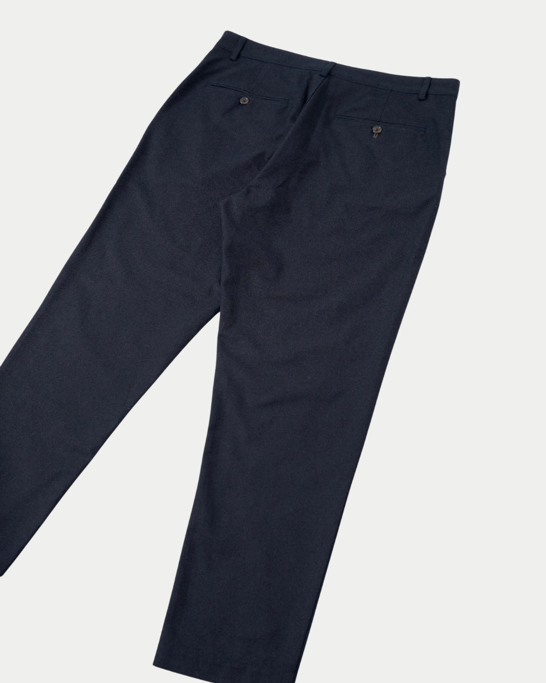 Universal Works Military Chino Lucca Suiting Navy, Blauwe broek | Stuen Store Tilburg