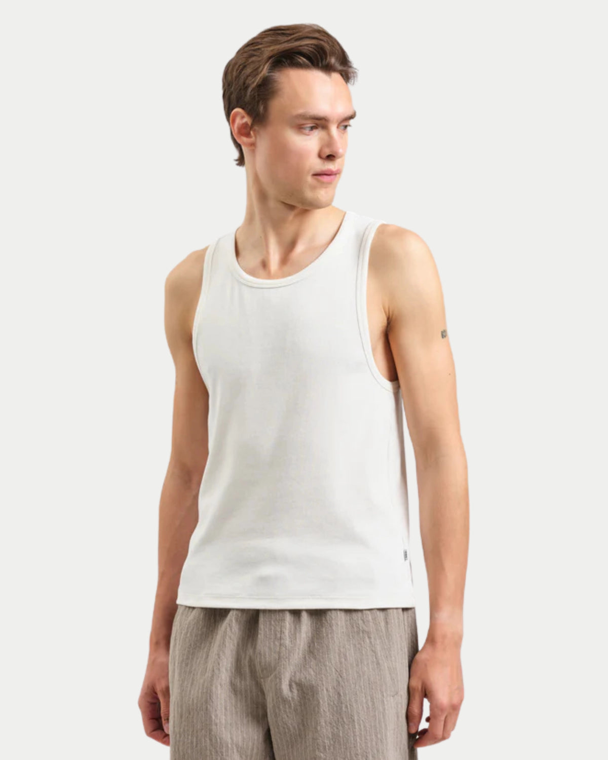 Wax London Montague Vest Rib Ecru — Katoen T-shirts | Stuen Store Tilburg