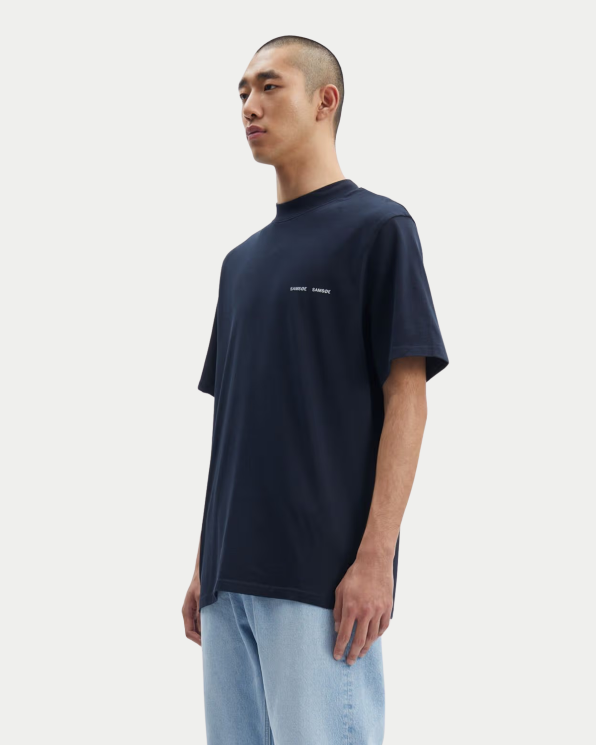 Samsøe Samsøe Norsbro T-shirt Sky Captain — Door de hogere kraag, zorgt hij voor iets T-shirts | Stuen Store Tilburg