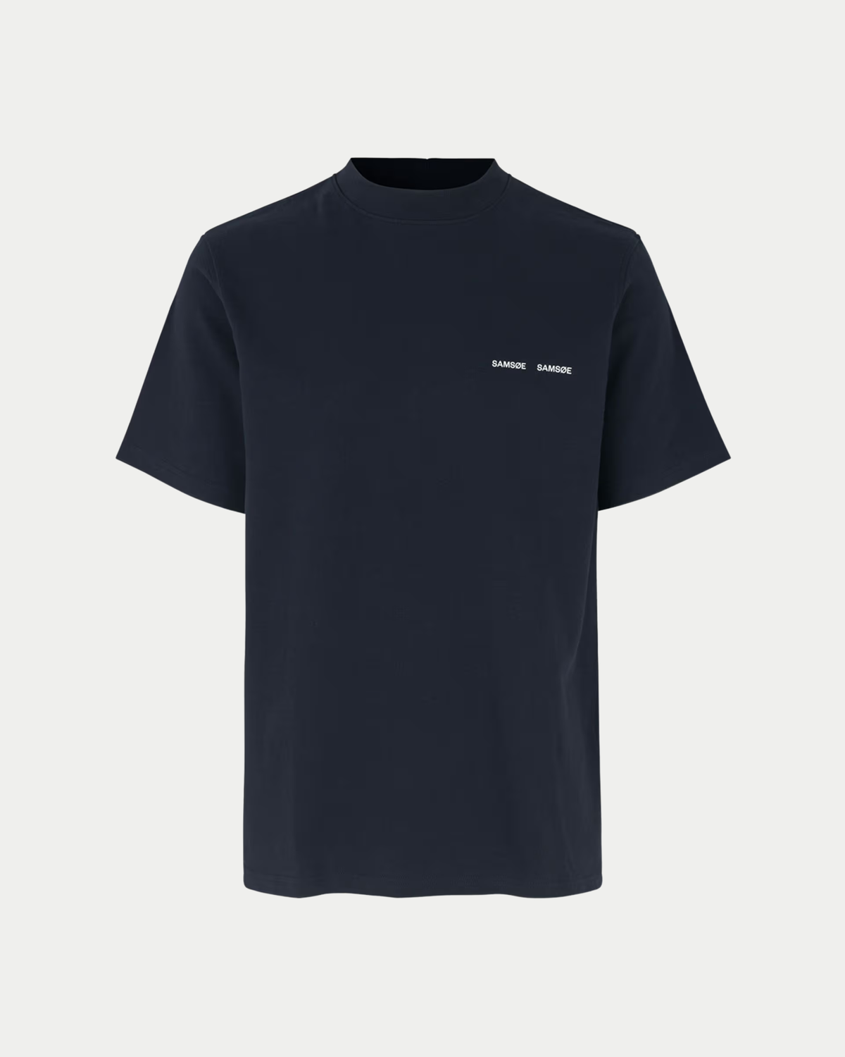 Samsøe Samsøe Norsbro T-shirt Sky Captain — Door de hogere kraag, zorgt hij voor iets T-shirts | Stuen Store Tilburg