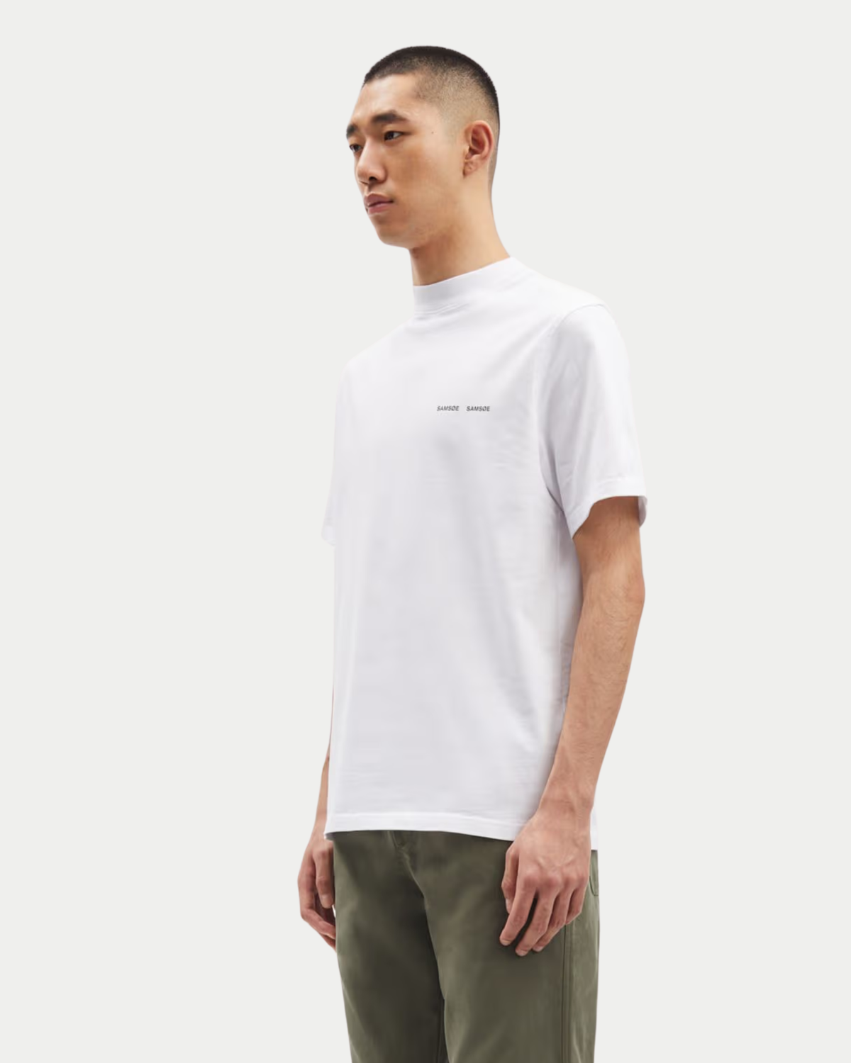 Samsøe Samsøe Norsbro T-shirt White — Door de hogere kraag, zorgt hij voor iets T-shirts | Stuen Store Tilburg