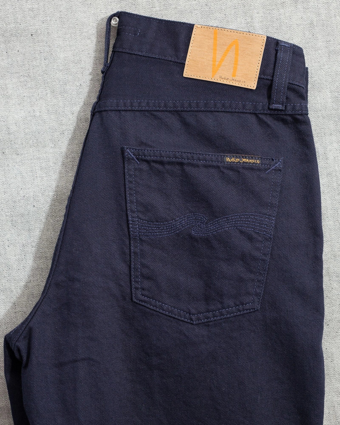 Nudie Jeans Rad Rufus Everblue — High-waist regular fit, 100% biologisch katoen Jeans | Stuen Store Tilburg
