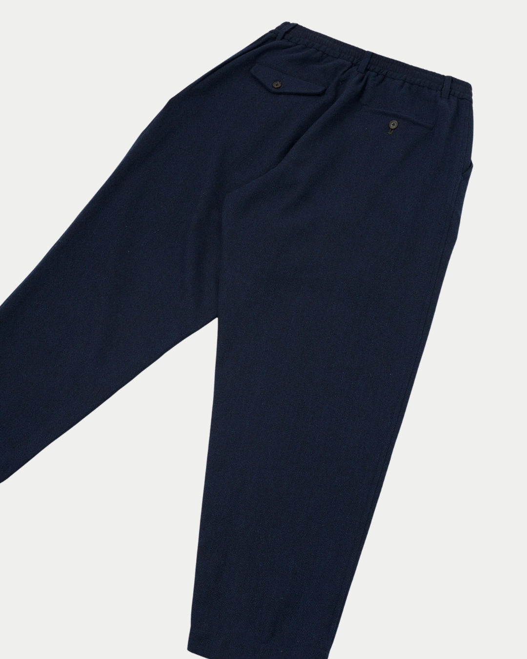 Universal Works Pleated Track Pants Wool Herringbone Navy, Blauwe broek | Stuen Store Tilburg