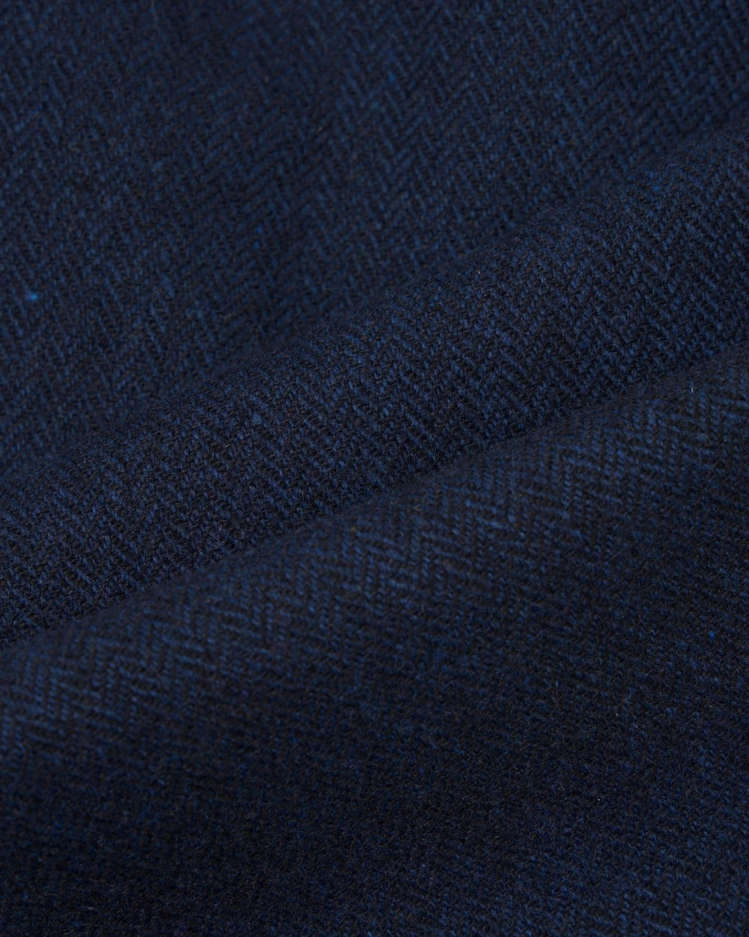 Universal Works Pleated Track Pants Wool Herringbone Navy, Blauwe broek | Stuen Store Tilburg