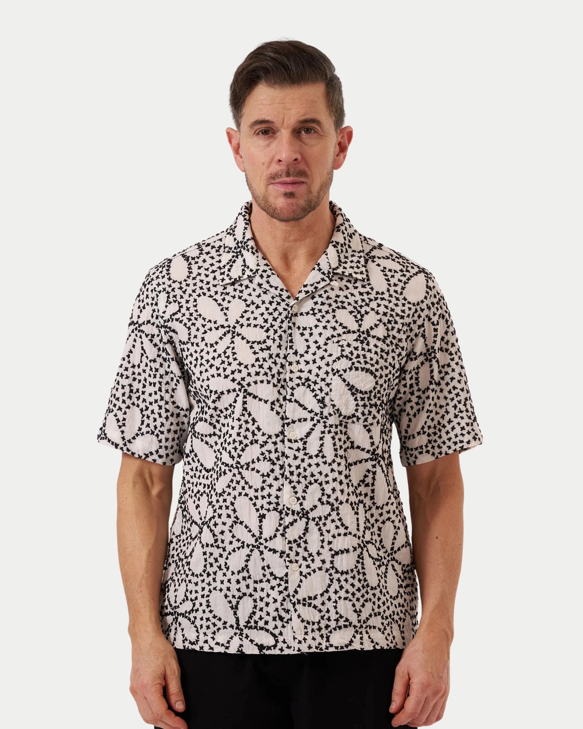 Universal Works Road Shirt Kantha Flower Ecru/Black - Stuen Store Tilburg | De beste herenkleding en -accessoires in Tilburg