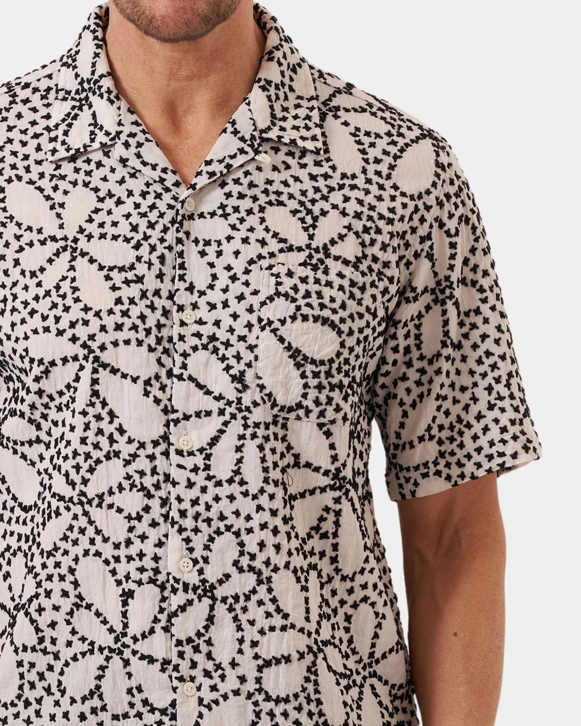 Universal Works Road Shirt Kantha Flower Ecru/Black - Stuen Store Tilburg | De beste herenkleding en -accessoires in Tilburg