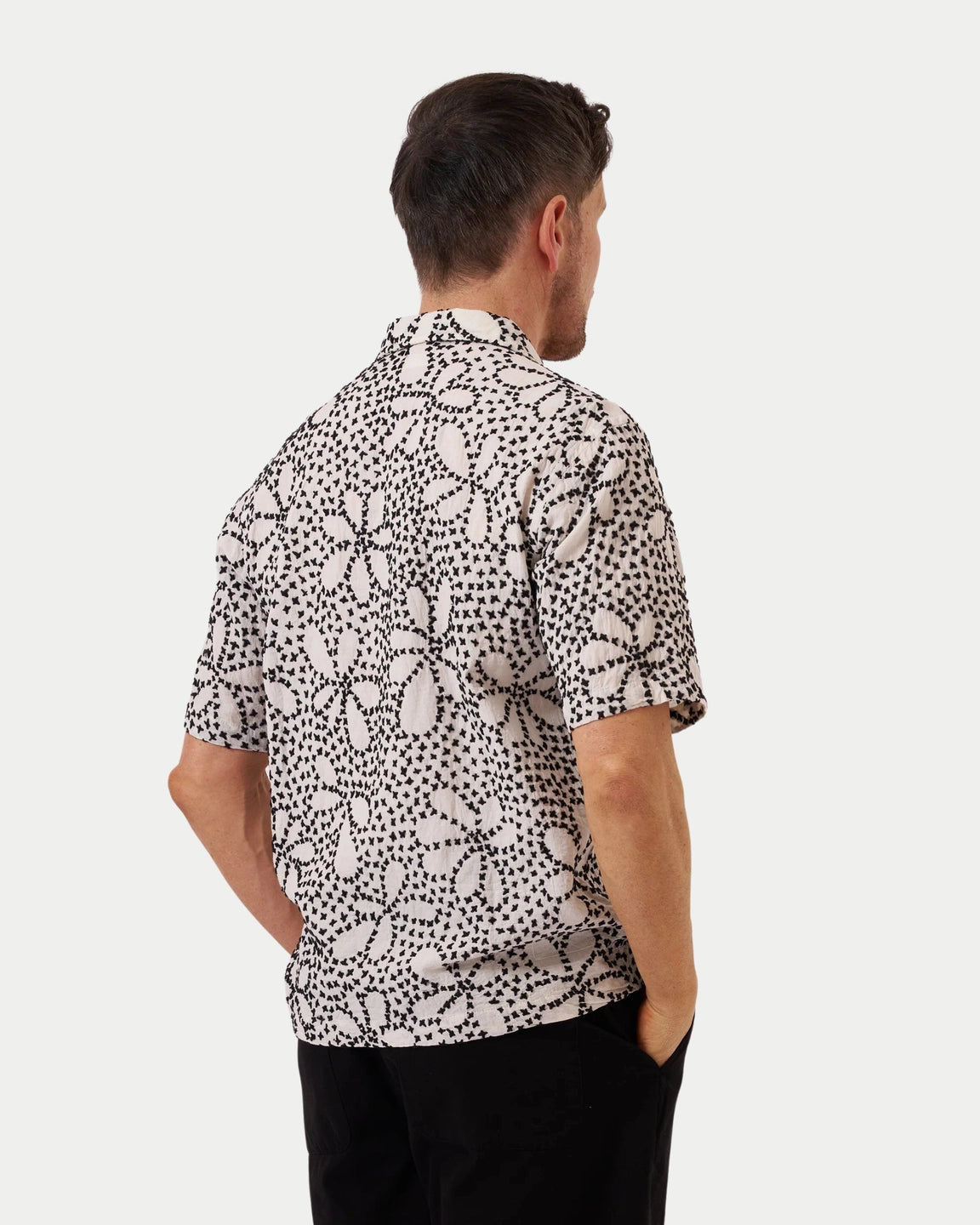 Universal Works Road Shirt Kantha Flower Ecru/Black - Stuen Store Tilburg | De beste herenkleding en -accessoires in Tilburg