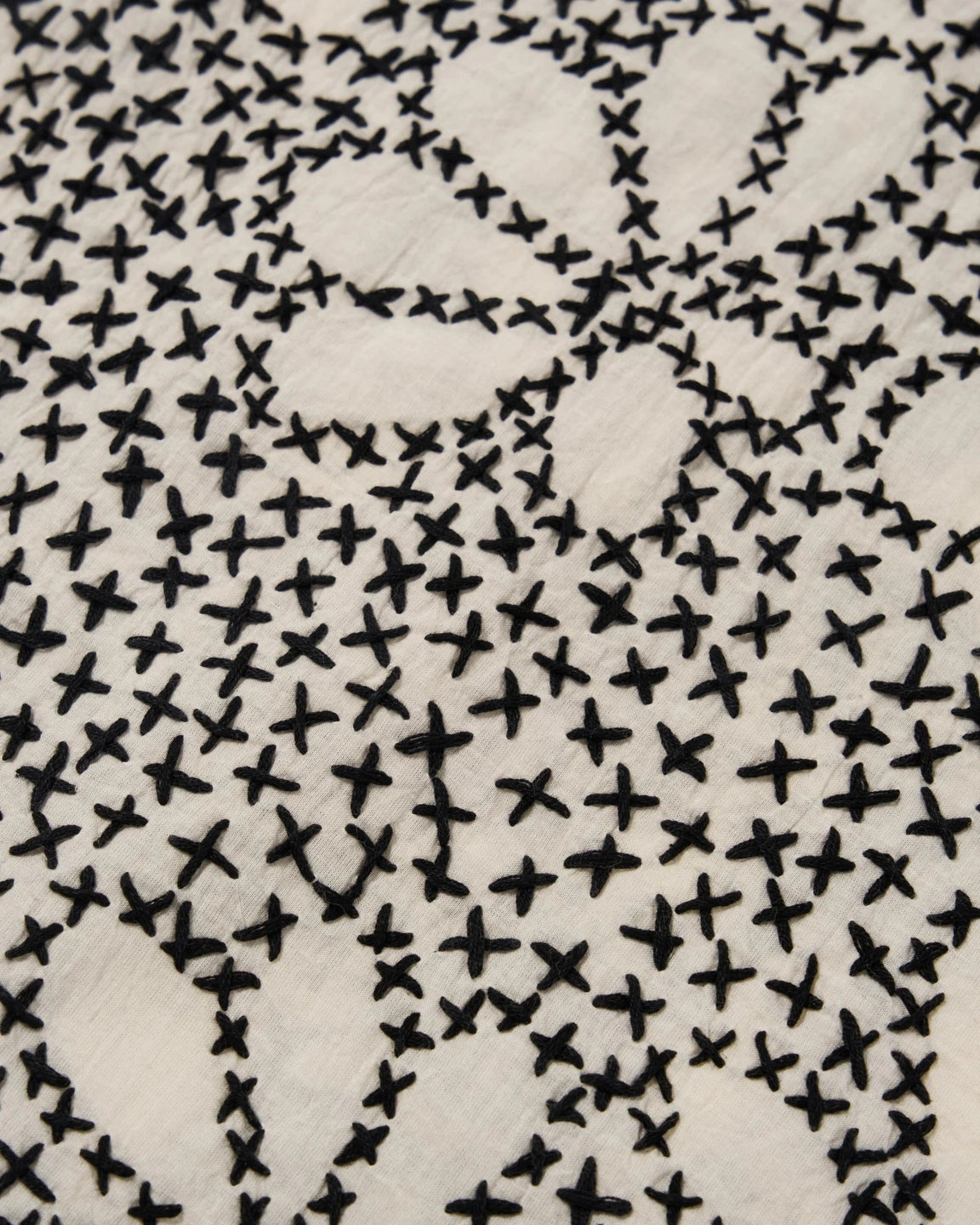 Universal Works Road Shirt Kantha Flower Ecru/Black - Stuen Store Tilburg | De beste herenkleding en -accessoires in Tilburg