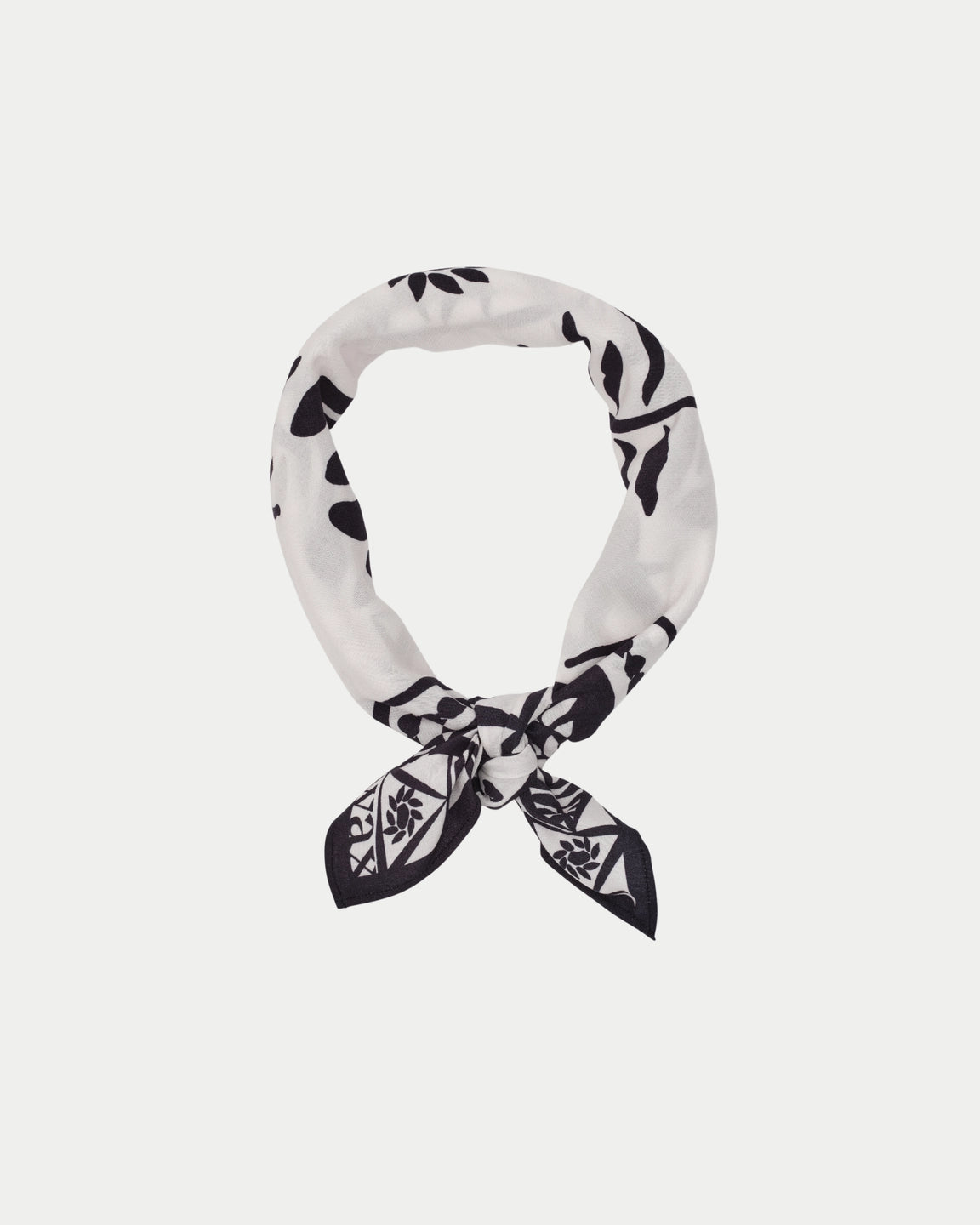 Wax London Slaone Neckscarf Painted Flower Navy/Ecru - Stuen Store Tilburg | De beste herenkleding en -accessoires