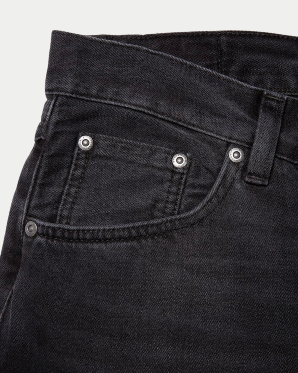 Nudie Jeans Steady Eddie II Black Change — Slim fit, 100% biologisch katoen Jeans | Stuen Store Tilburg
