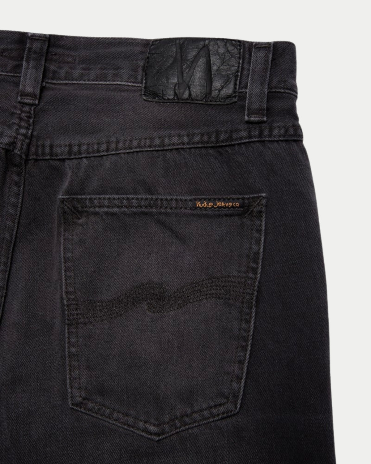 Nudie Jeans Steady Eddie II Black Change — Slim fit, 100% biologisch katoen Jeans | Stuen Store Tilburg
