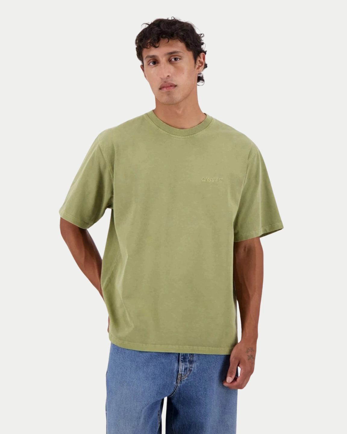Castart Stonewash T-Shirt Khaki — comfortabel stonewashed T-shirt in een allround khaki kleur T-shirts | Stuen Store Tilburg