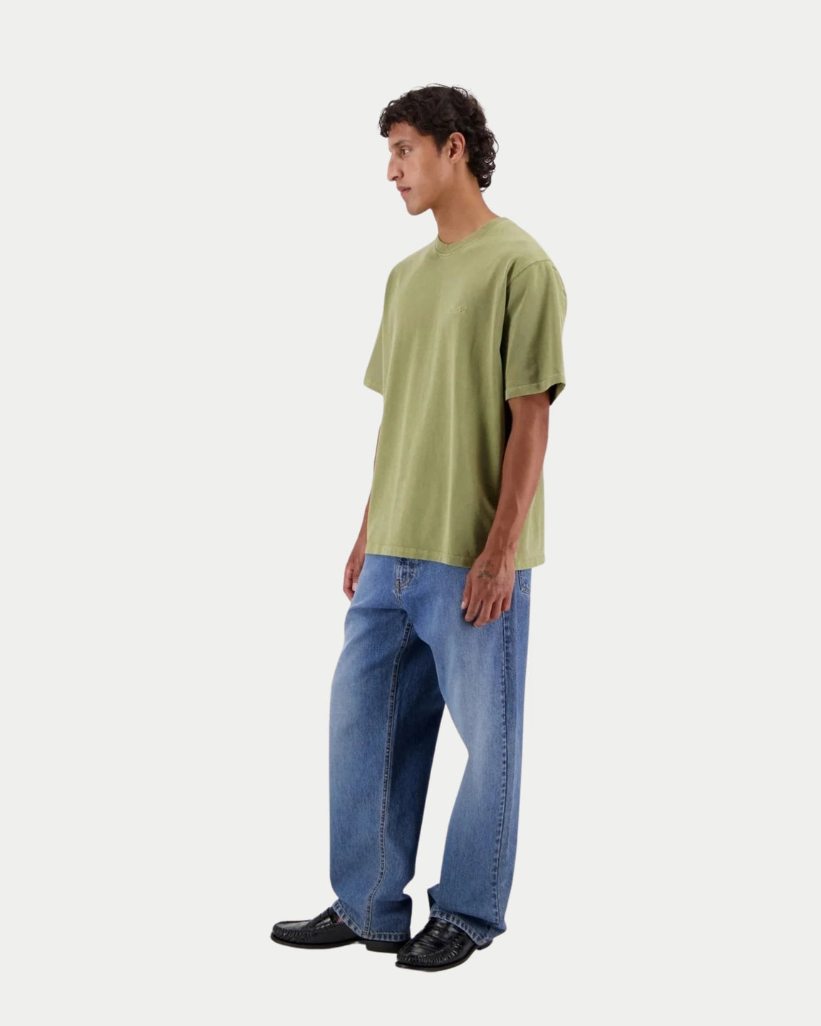 Castart Stonewash T-Shirt Khaki — comfortabel stonewashed T-shirt in een allround khaki kleur T-shirts | Stuen Store Tilburg