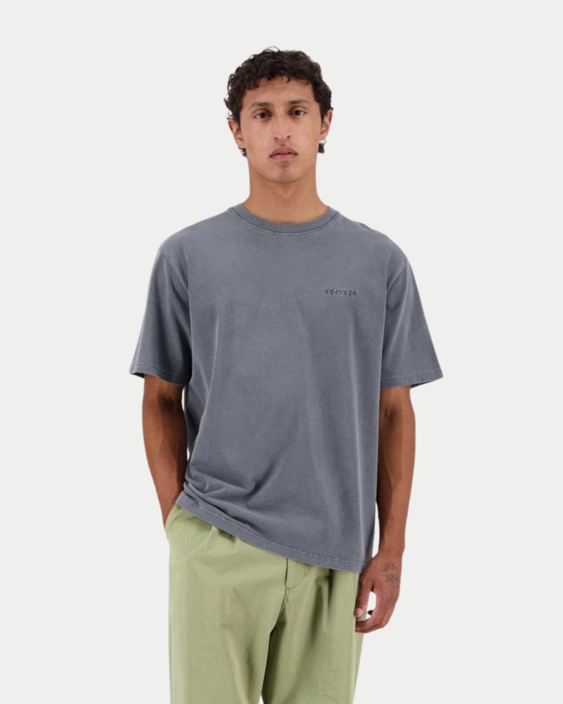 Castart Stonewash T-Shirt Washed Black — comfortabel stonewashed T-shirt in een gewassen zwart T-shirts | Stuen Store Tilburg