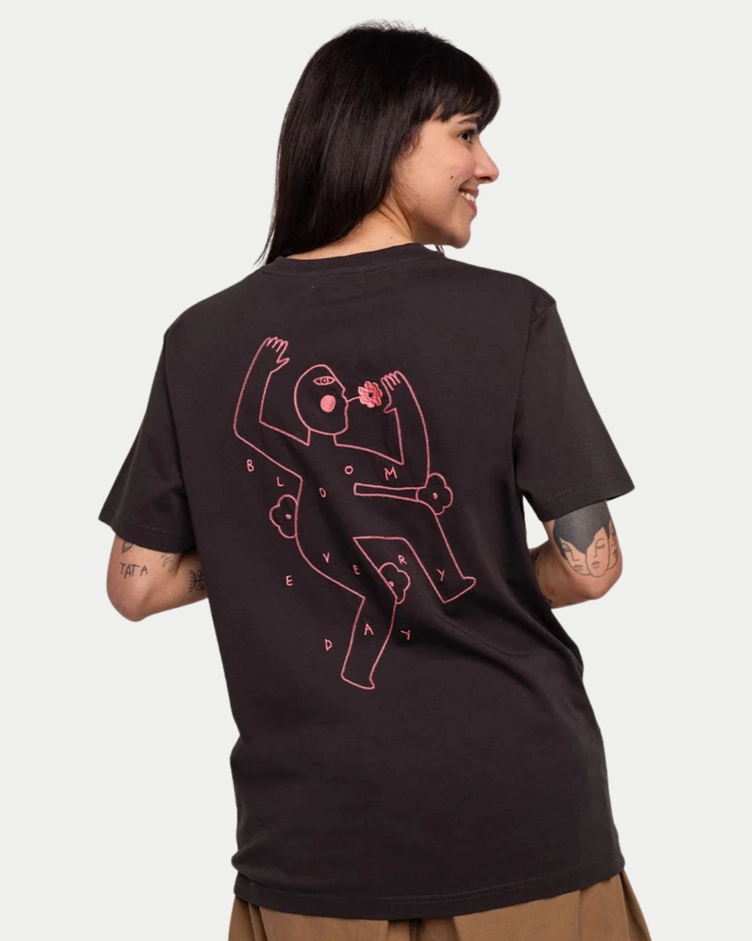 Olow T-shirt Let Go Carbon Black, Zwart t-shirt | Stuen Store Tilburg
