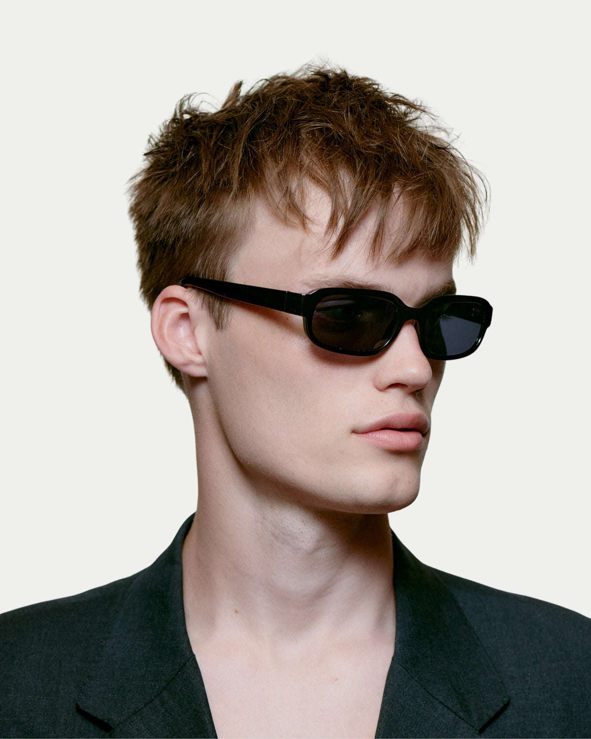A. Kjærbede Will Black — superstrak unisex model geïnspireerd op de jaren '00 Zonnebril | Stuen Store Tilburg