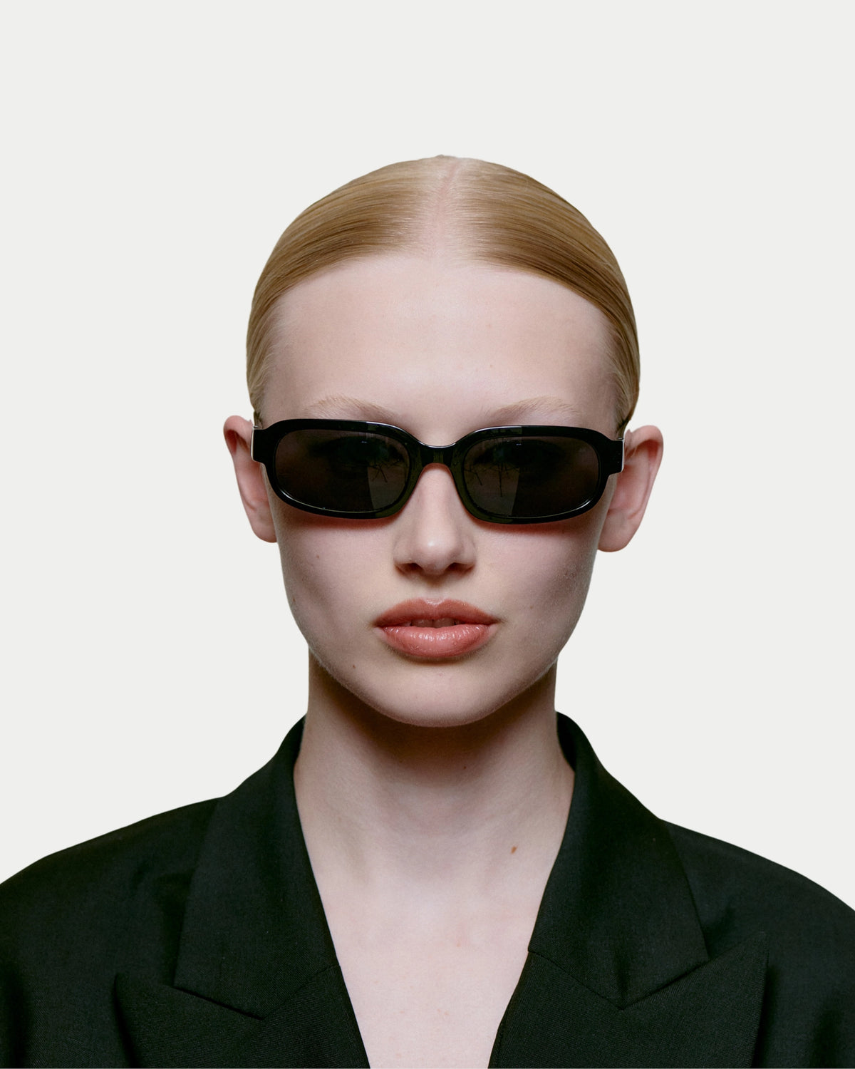 A. Kjærbede Will Black — superstrak unisex model geïnspireerd op de jaren '00 Zonnebril | Stuen Store Tilburg