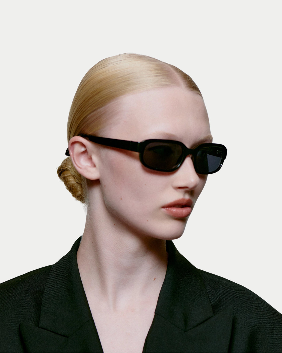 A. Kjærbede Will Black — superstrak unisex model geïnspireerd op de jaren '00 Zonnebril | Stuen Store Tilburg