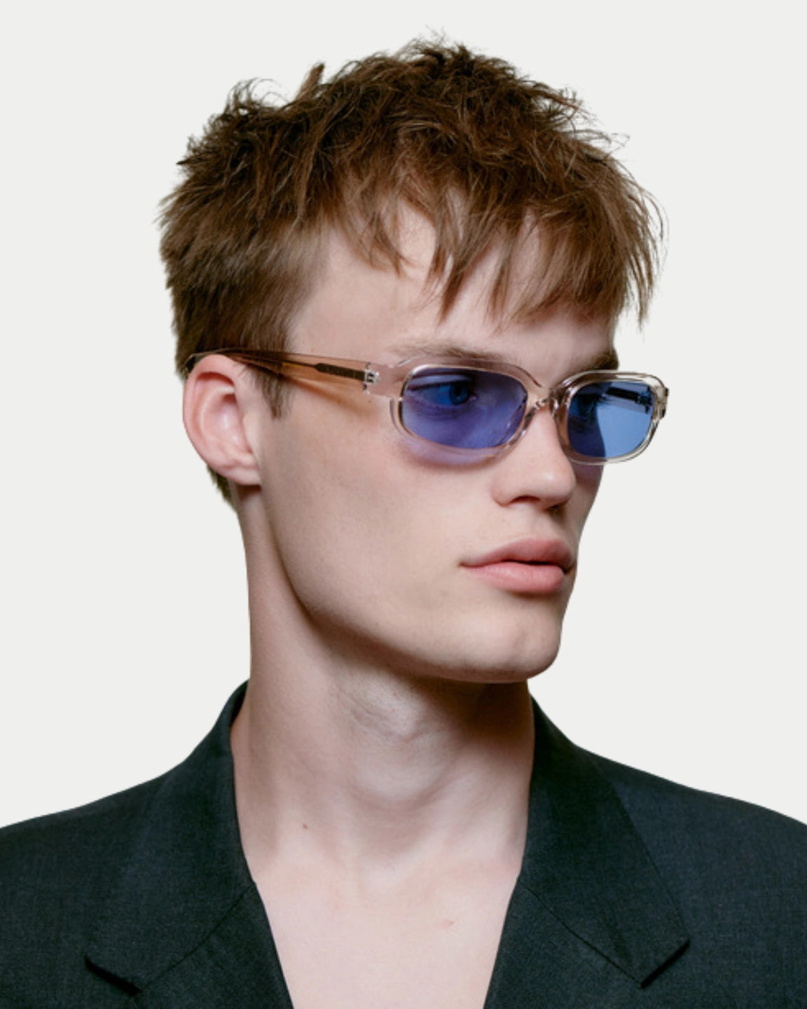 A. Kjærbede Will Champagne — superstrak unisex model geïnspireerd op de jaren '00 Zonnebril | Stuen Store Tilburg