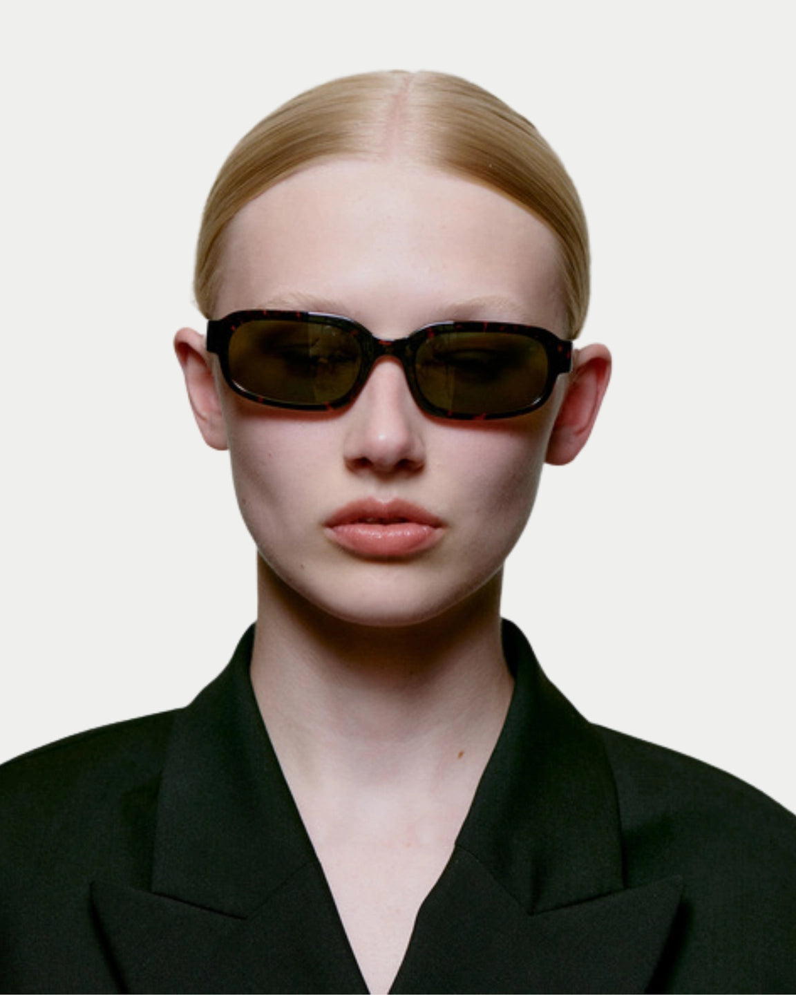 A. Kjærbede Will Demi Tortoise — superstrak unisex model geïnspireerd op de jaren '00 Zonnebril | Stuen Store Tilburg