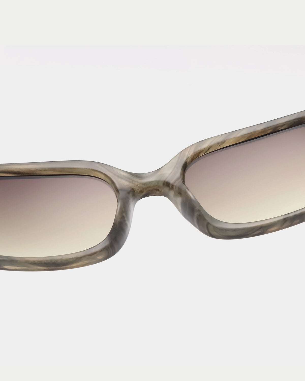 A. Kjærbede Will Striped Horn — superstrak unisex model geïnspireerd op de jaren '00 Zonnebril | Stuen Store Tilburg
